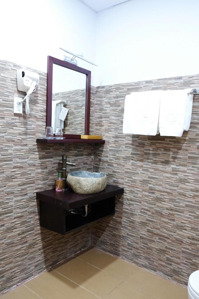 Phòng 3 Người Nhìn Ra Thành Phố